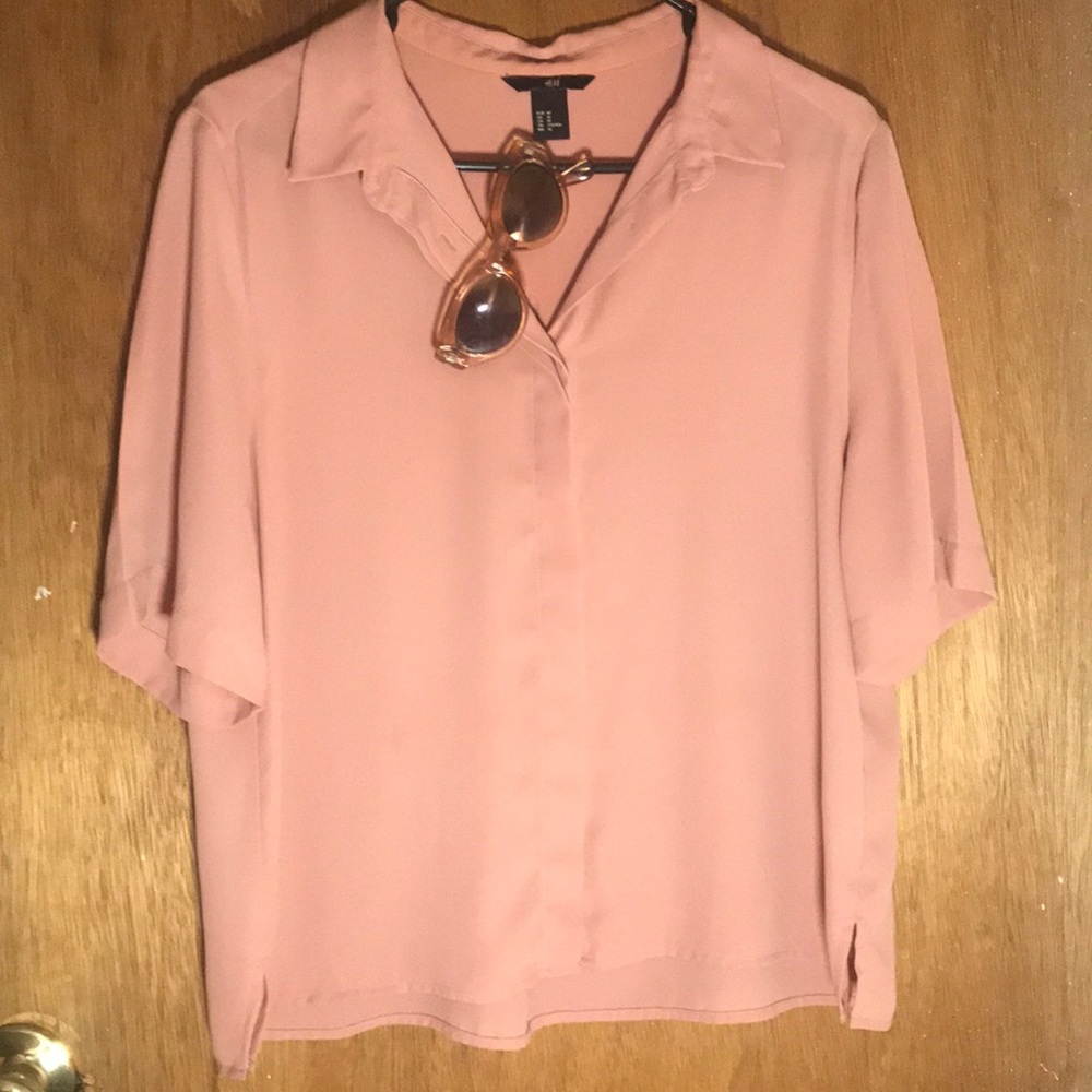 H&M pink loose shirt.